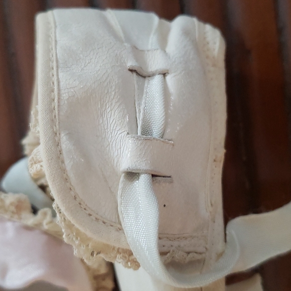 shoes - Picture 6 of 8